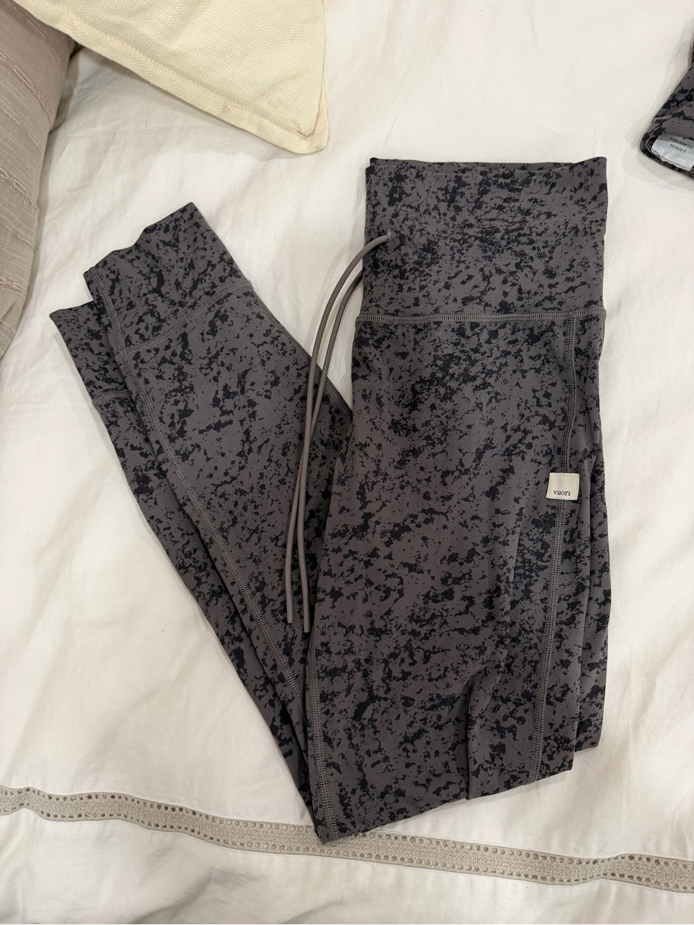 Vuori Black & Gray Speckled High-Rise Leggings
